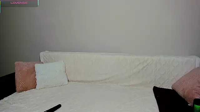 Snapshot of -Sacura- chatting on November 2025 04:07:02 PM -Sacura- online show from November 2025 04:07:02 PM