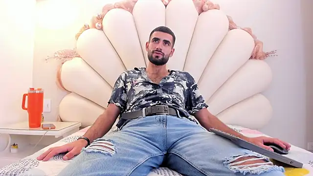 Ethan  Walker online show from December 2025 07:43:02 PM