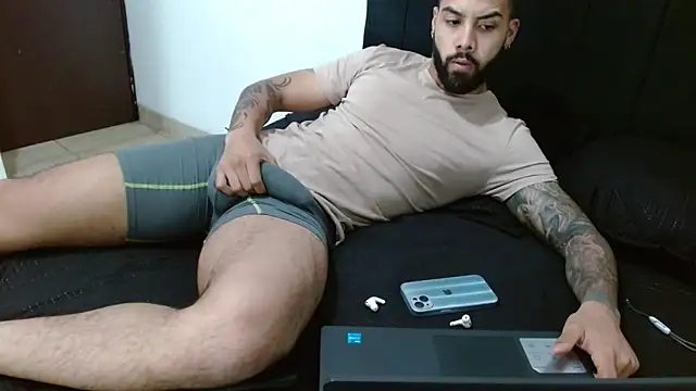 Hendry  online show from December 2024 04:36:02 AM