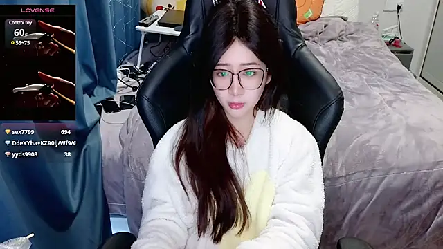 Snapshot of Angelababy001 chatting on January 2025 12:09:01 AM Angelababy001 online show from January 2025 12:09:01 AM