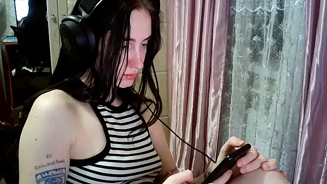 Snapshot of MilanaXBeauty chatting on January 2025 04:28:01 AM MilanaXBeauty online show from January 2025 04:28:01 AM