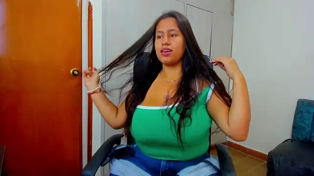 Snapshot of liza_angelis chatting on November 2025 08:44:01 PM liza angelis online show from November 2025 08:44:01 PM