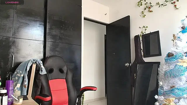 Snapshot of Haruto2001 chatting on December 2024 06:49:01 PM Haruto2001 online show from December 2024 06:49:01 PM