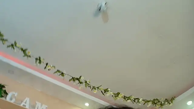 flavia cruz online show from December 2025 07:00:01 PM