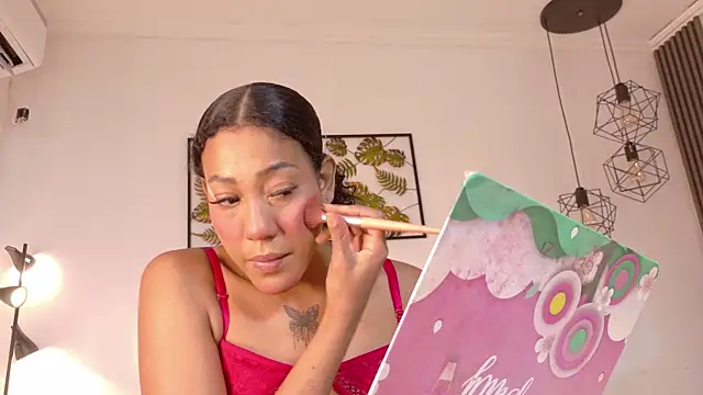 flavia cruz online show from December 2025 07:30:02 PM