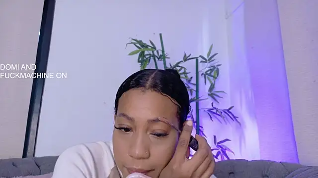 flavia cruz online show from December 2025 07:09:01 PM