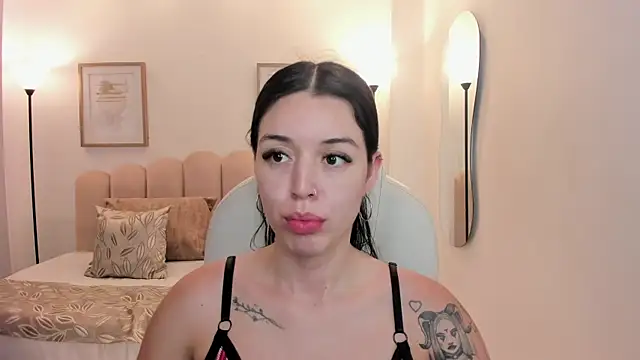 Snapshot of zoee_jackson chatting on June 2026 07:05:02 PM zoee jackson online show from June 2026 07:05:02 PM