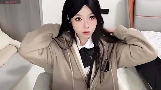 Snapshot of Q-ing chatting on December 2024 04:47:02 PM Q-ing online show from December 2024 04:47:02 PM