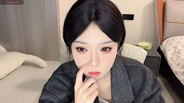 Snapshot of Q-ing chatting on December 2024 04:10:01 PM Q-ing online show from December 2024 04:10:01 PM