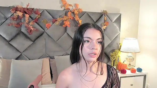 Luisa0110 online show from October 2025 08:55:02 PM