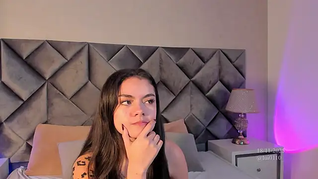 Luisa0110 online show from November 2025 07:40:02 PM