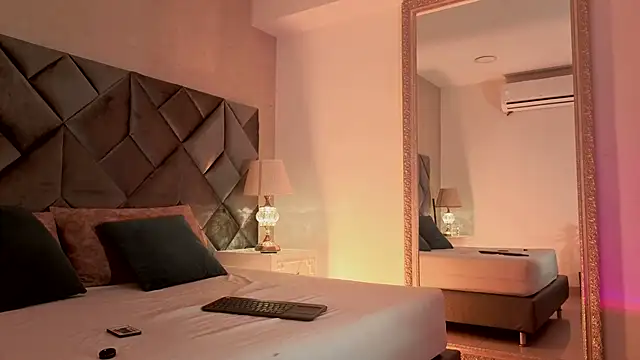 Luisa0110 online show from April 2026 07:25:01 PM