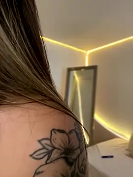 AmmyCollinsW online show from November 2025 08:32:01 PM