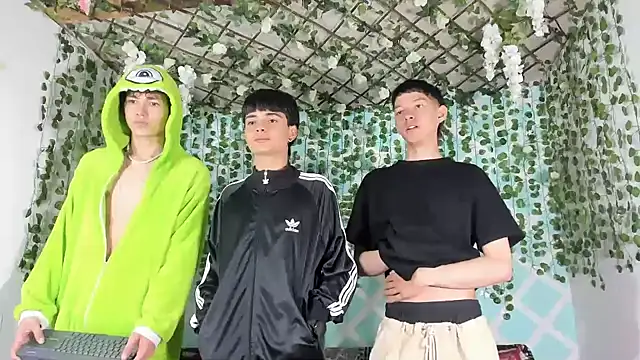 Fresahot2005 online show from February 2025 01:22:01 PM