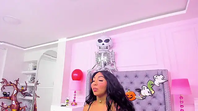 HaileeRoberts online show from October 2025 12:45:02 PM