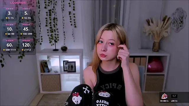 SaintGirl online show from February 2025 01:44:01 PM