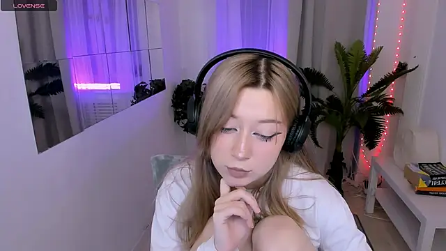 SaintGirl online show from March 2025 08:54:01 PM