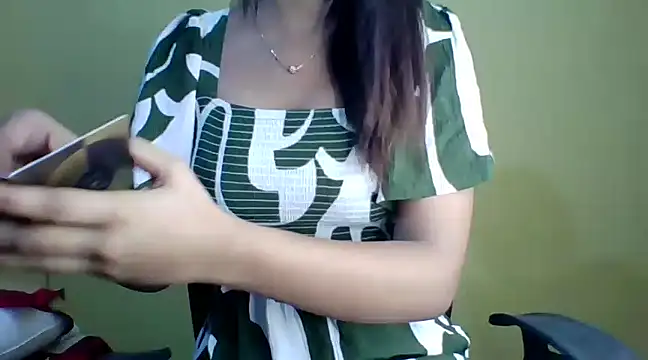 Snapshot of Nicole-wallace chatting on December 2024 03:59:01 AM Nicole-wallace online show from December 2024 03:59:01 AM