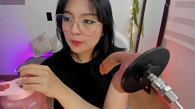 Snapshot of Hannya_moon chatting on April 2026 05:37:01 PM Hannya moon online show from April 2026 05:37:01 PM
