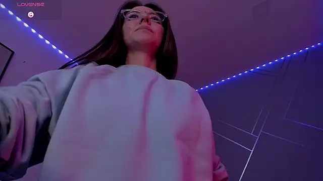 Ich Bin Julia online show from February 2025 06:33:02 PM