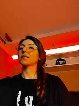 Ich Bin Julia online show from December 2025 10:42:01 AM