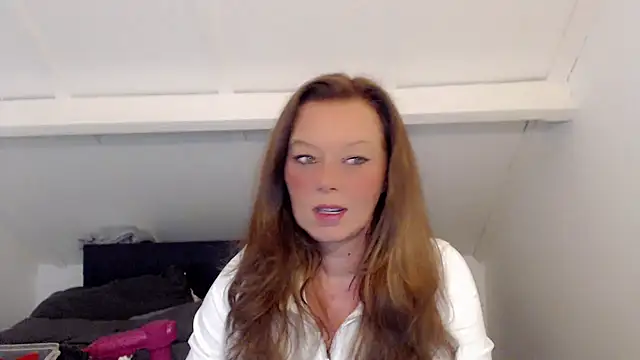 Snapshot of roxanna24 chatting on March 2026 07:20:01 PM roxanna24 online show from March 2026 07:20:01 PM