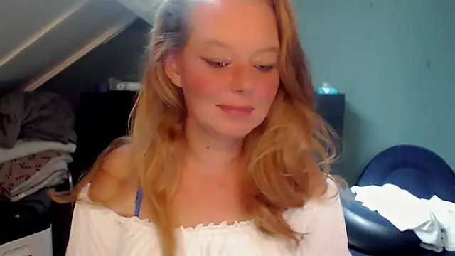 Snapshot of roxanna24 chatting on July 2026 10:19:01 AM roxanna24 online show from July 2026 10:19:01 AM