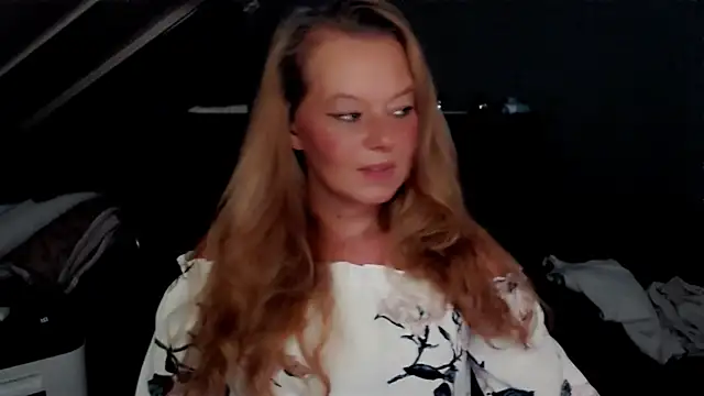 Snapshot of roxanna24 chatting on July 2026 08:02:01 PM roxanna24 online show from July 2026 08:02:01 PM
