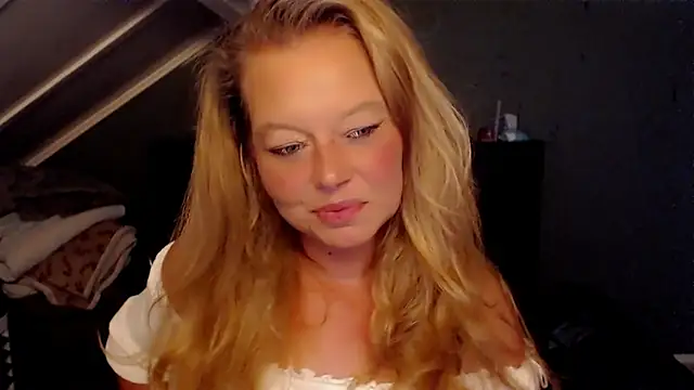 Snapshot of roxanna24 chatting on July 2026 06:54:02 PM roxanna24 online show from July 2026 06:54:02 PM