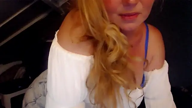 Snapshot of roxanna24 chatting on July 2026 07:12:02 PM roxanna24 online show from July 2026 07:12:02 PM