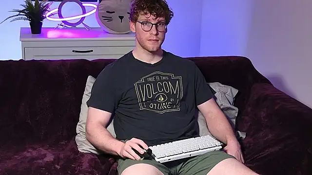 Snapshot of BlueEyedTallGuy94 chatting on November 2025 03:12:01 AM BlueEyedTallGuy94 online show from November 2025 03:12:01 AM