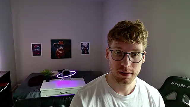 Snapshot of BlueEyedTallGuy94 chatting on February 2026 07:43:01 PM BlueEyedTallGuy94 online show from February 2026 07:43:01 PM