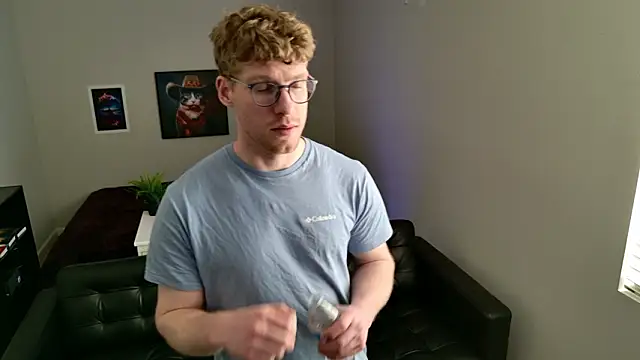 Snapshot of BlueEyedTallGuy94 chatting on February 2026 09:48:02 PM BlueEyedTallGuy94 online show from February 2026 09:48:02 PM
