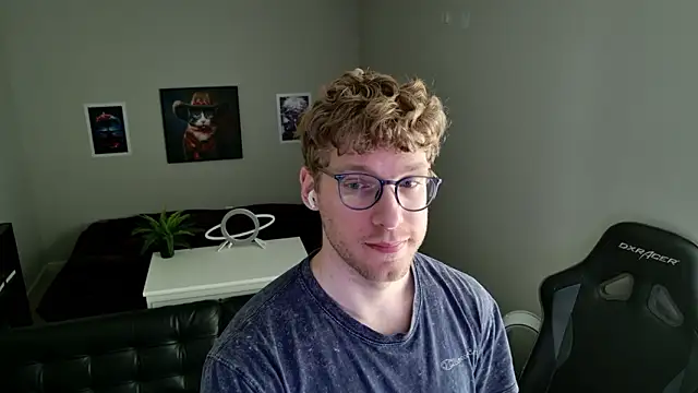 Snapshot of BlueEyedTallGuy94 chatting on March 2026 09:21:02 PM BlueEyedTallGuy94 online show from March 2026 09:21:02 PM