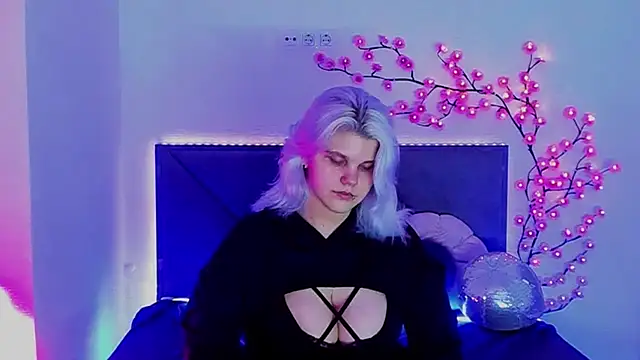 JoannLowe online show from March 2026 07:04:02 PM