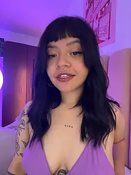 Ashley Chriss online show from December 2025 07:03:01 AM