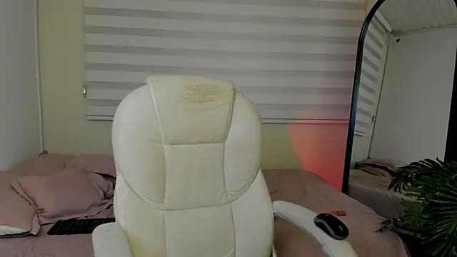 Catyloves online show from December 2025 10:15:01 PM