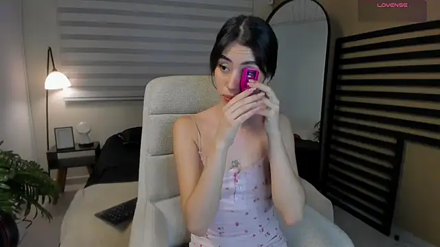 Catyloves online show from April 2026 10:47:02 PM