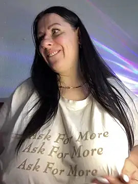 Evelinia online show from September 2025 12:42:02 PM