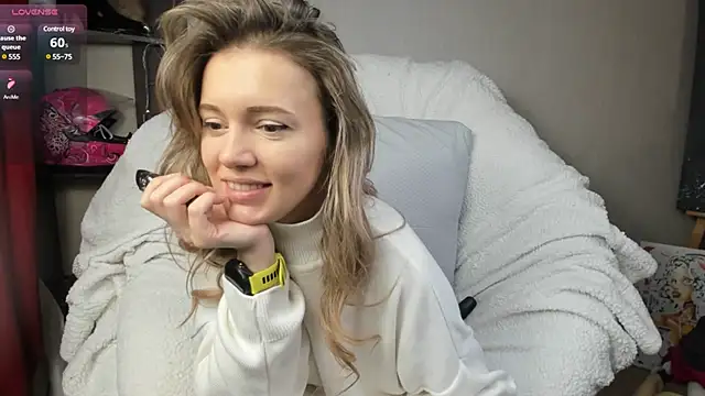 Snapshot of foxy_blond chatting on January 2025 03:22:02 AM foxy blond online show from January 2025 03:22:02 AM