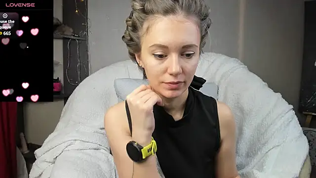 Snapshot of foxy_blond chatting on January 2025 03:22:02 AM foxy blond online show from January 2025 03:22:02 AM