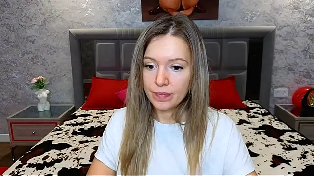 Snapshot of foxy_blond chatting on March 2025 03:39:01 AM foxy blond online show from March 2025 03:39:01 AM