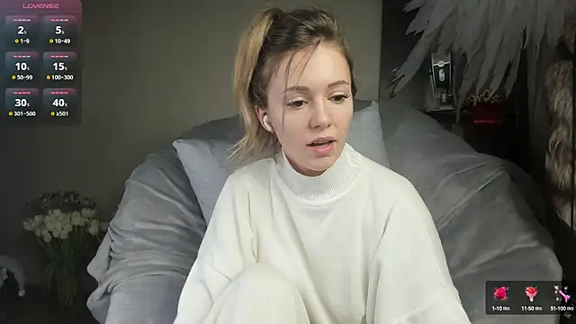 Snapshot of foxy_blond chatting on March 2025 09:35:02 AM foxy blond online show from March 2025 09:35:02 AM