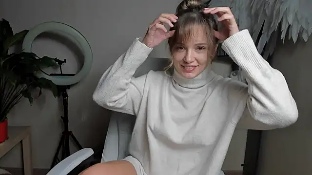 Snapshot of foxy_blond chatting on September 2025 12:11:01 AM foxy blond online show from September 2025 12:11:01 AM