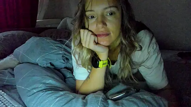 Snapshot of foxy_blond chatting on October 2025 12:14:01 AM foxy blond online show from October 2025 12:14:01 AM