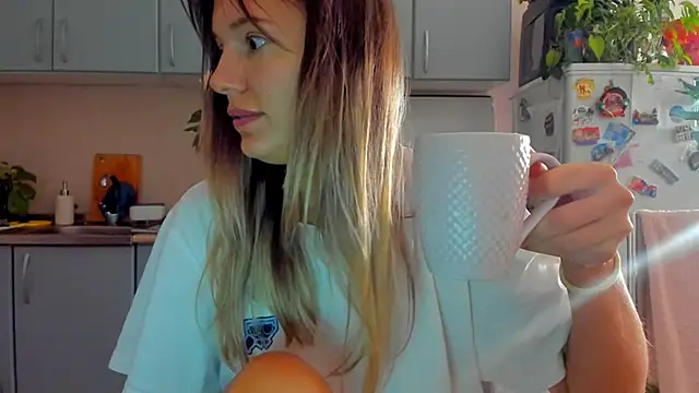 Snapshot of foxy_blond chatting on October 2025 12:13:01 AM foxy blond online show from October 2025 12:13:01 AM