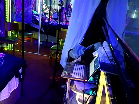 KRYZTALYNXXX online show from January 2025 02:14:02 PM