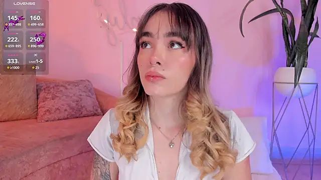 Lucy Vega online show from November 2025 03:39:02 AM