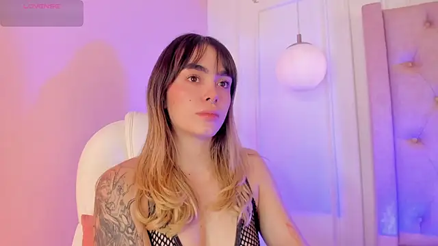 Lucy Vega online show from November 2025 04:55:02 AM