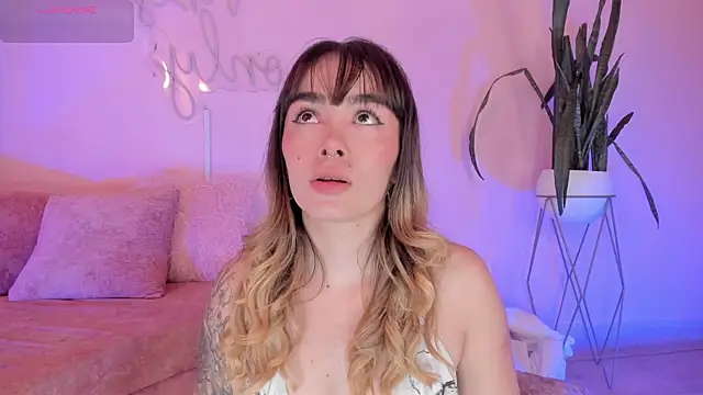 Lucy Vega online show from December 2025 05:25:01 AM